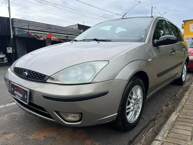 Carro Ford Focus Hatch 2004 GL 1.6 8V