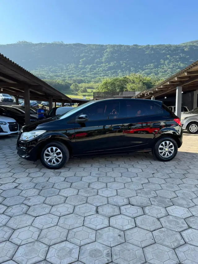 Carro Chevrolet Onix 2016 1.0 LS SPE/4