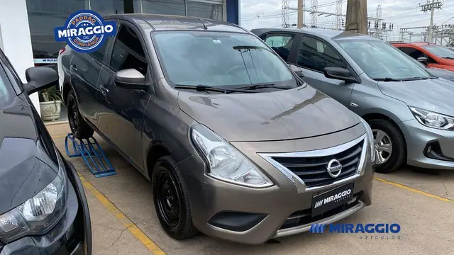 Carro Nissan Versa 2017 1.0 12V (Flex)