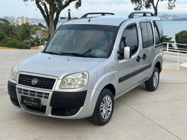 Carro Fiat Doblò 2013 Essence 1.8 16V (Flex)