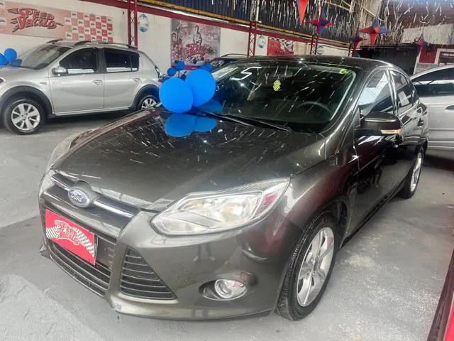 Carro Ford Focus Hatch 2015 SE 2.0 16V PowerShift