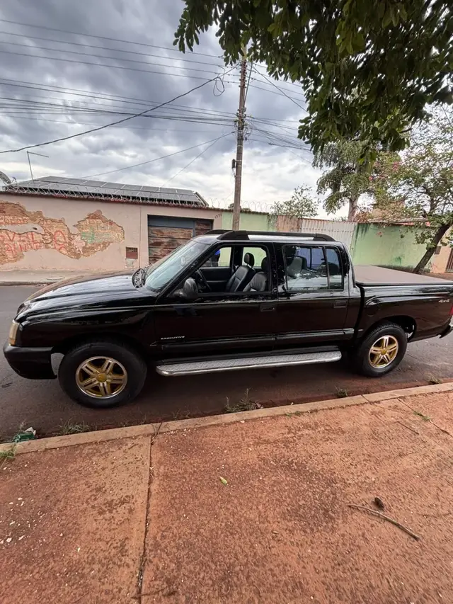 Carro Chevrolet S10 Cabine Dupla 2005 S10 Executive 4x4 2.8 (Cab Dupla)