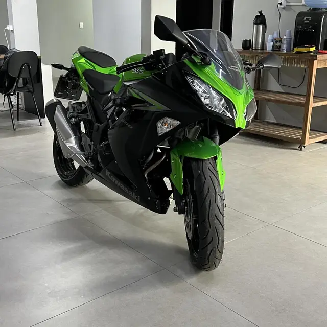 Moto Kawasaki Ninja 2023 300