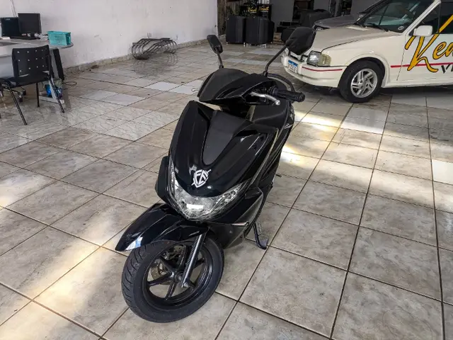 Moto Yamaha Fluo 2023 ABS