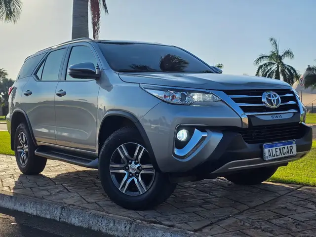 Carro Toyota SW4 2018 2.7 SR 4x2 (Flex)
