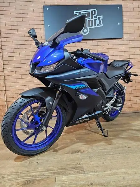 Moto Yamaha YZF R15 2025 ABS