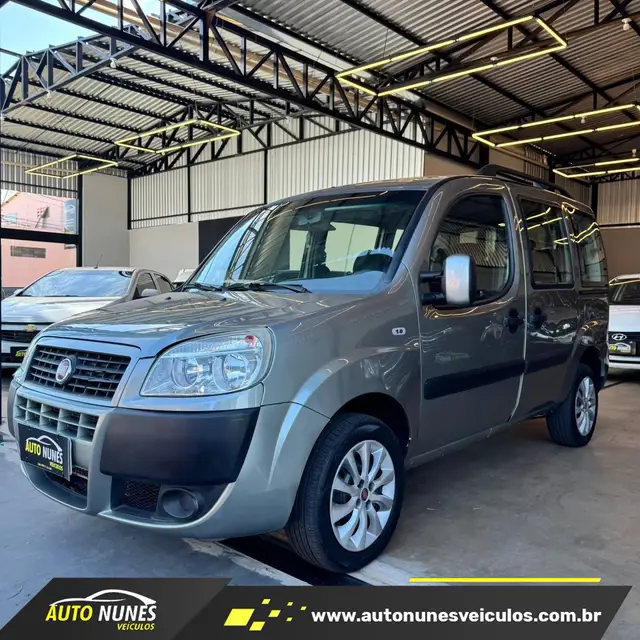 Carro Fiat Doblò 2015 Essence 1.8 16V (Flex)