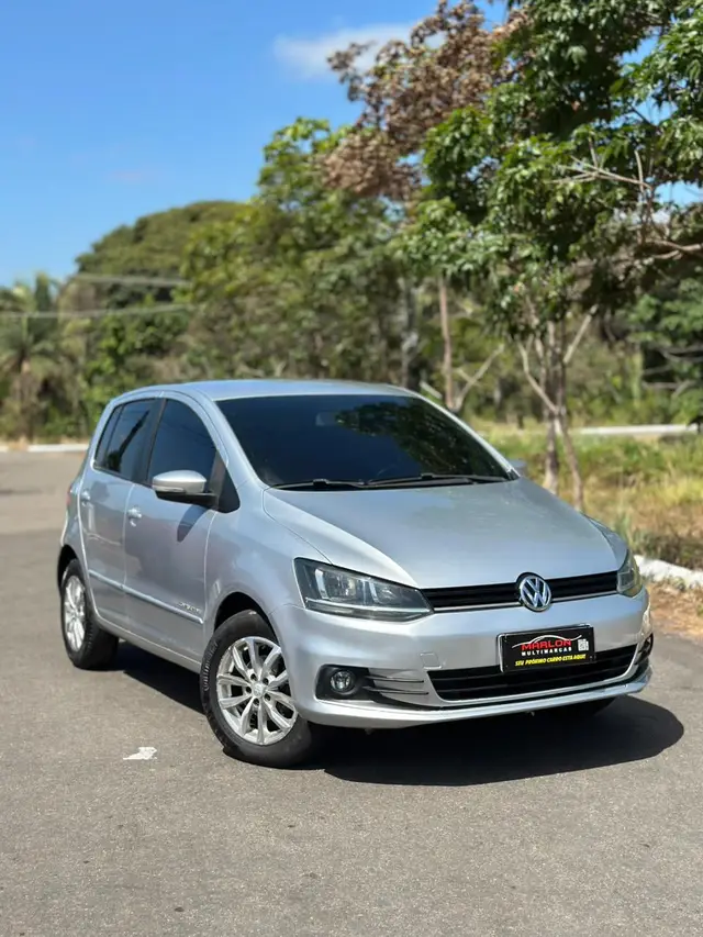 Carro Volkswagen Fox 2015 Trendline 1.0 TEC (Flex)