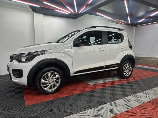 Carro Fiat Mobi 2024 Trekking 1.0