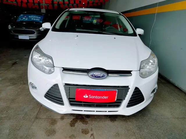 Carro Ford Focus Hatch 2015 SE 1.6 16V TiVCT PowerShift