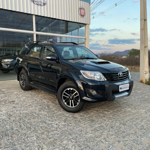 Carro Toyota Hilux SW4 2013 SRV 3.0 TDI 4X4 (5 Lugares)