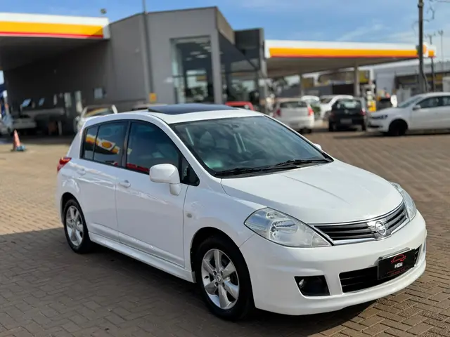 Carro Nissan Tiida 2013 SL 1.8 (flex)