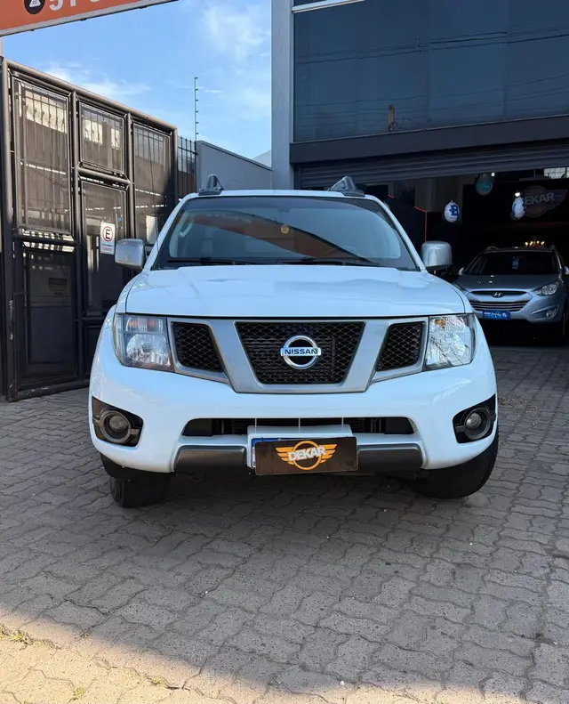 Carro Nissan Frontier 2016 2.5 TD CD 4x4 SV Attack (Aut)
