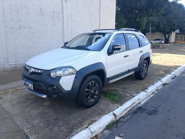 Carro Fiat Palio Weekend 2014 Adventure 1.8 16V (Flex)