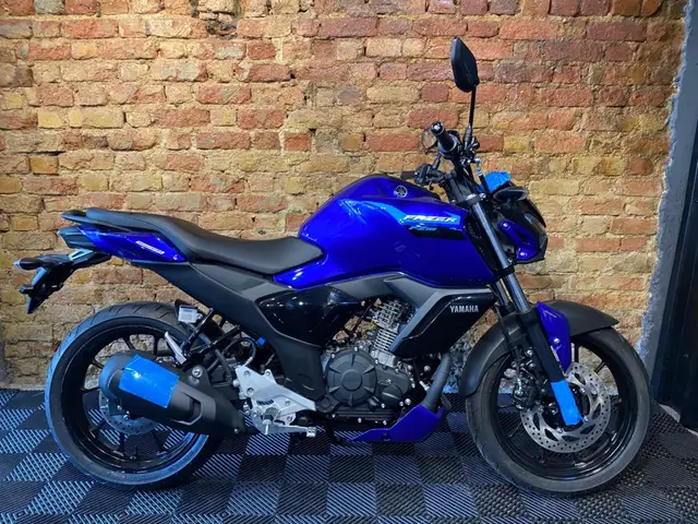 Moto Yamaha Fazer FZ15 2025 Connected