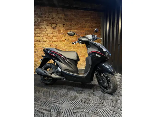 Moto Yamaha Fluo 2026 Hybrid Connected