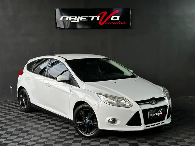 Carro Ford Focus Hatch 2015 SE 1.6 16V TiVCT PowerShift