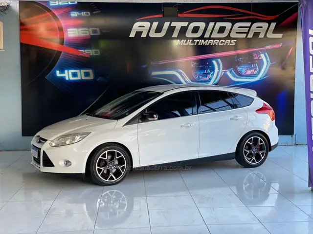 Carro Ford Focus Hatch 2015 Titanium 2.0 16V PowerShift