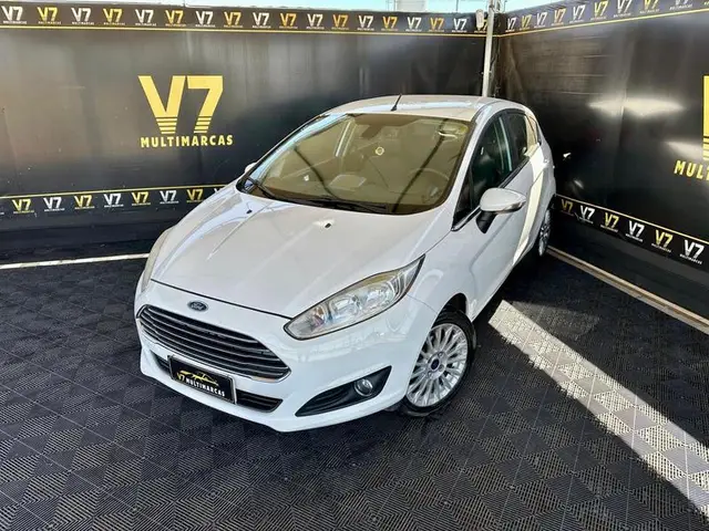 Carro Ford Fiesta Hatch 2016 1.6 (Flex)