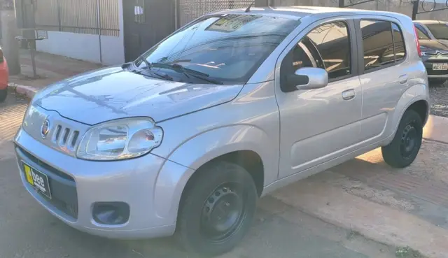 Carro Fiat Uno 2015 Vivace Celeb. 1.0 8V (Flex) 4p