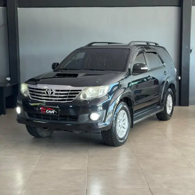 Carro Toyota Hilux SW4 2012 SRV 3.0 4X4 (7 Lugares)