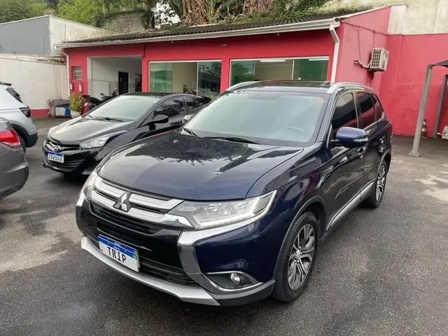 Carro Mitsubishi Outlander 2018 Comfort 2.0 16V (Aut)