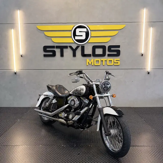 Moto Harley-Davidson Dyna 2011 Super Glide Custom