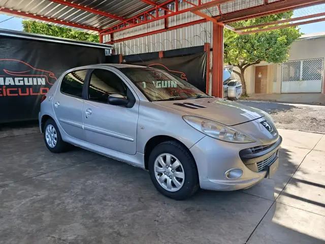 Carro Peugeot 207 2011 Hatch XR 1.4 8V (flex) 4p