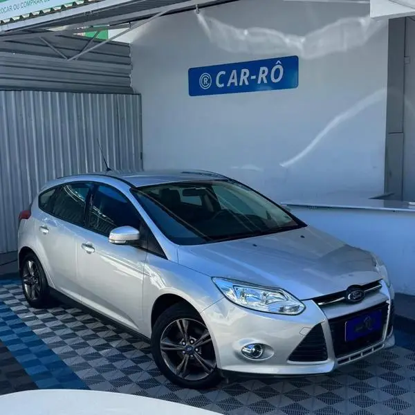 Carro Ford Focus Hatch 2015 SE 1.6 16V TiVCT PowerShift