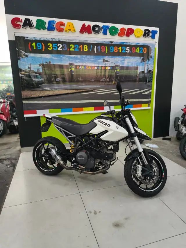 Moto Ducati Hypermotard 2011 796