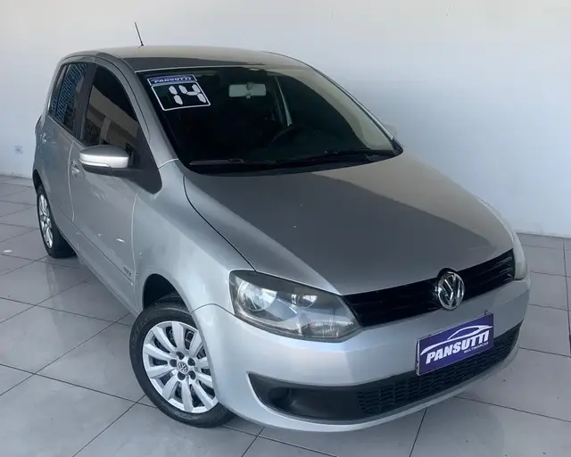 Carro Volkswagen Fox 2014 1.0 TEC (Flex) 4p