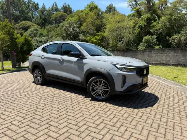 Carro Fiat Fastback 2024 Turbo 200