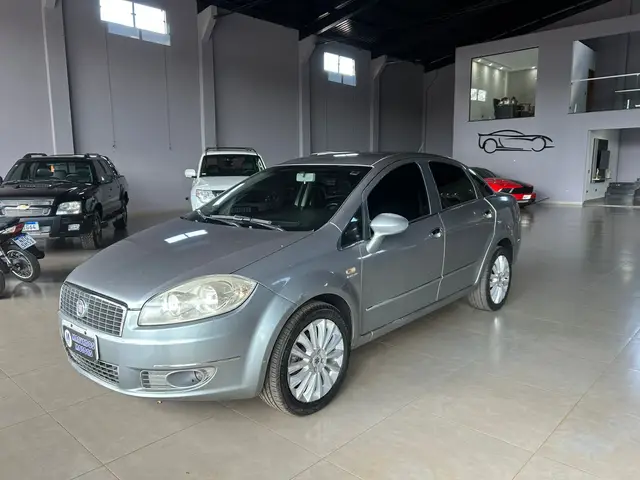 Carro Fiat Linea 2013 Absolute 1.8 16V Dualogic (Flex)