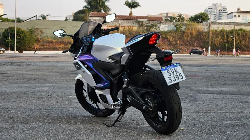 Yamaha R3 Connected: a pequena esportiva mostra suas qualidades