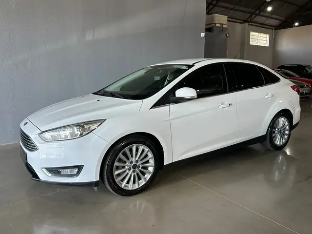 Carro Ford Focus Hatch 2016 Titanium Plus 2.0 PowerShift