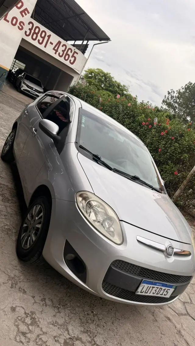 Carro Fiat Palio 2012 Attractive 1.0 8V (Flex)