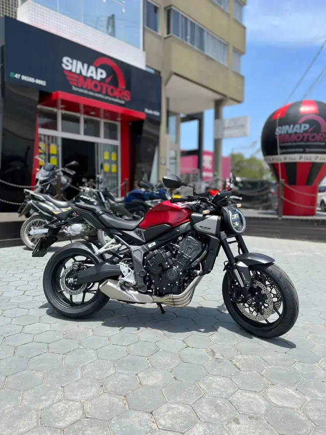 Moto Honda CB 650R 2026 E-Clutch