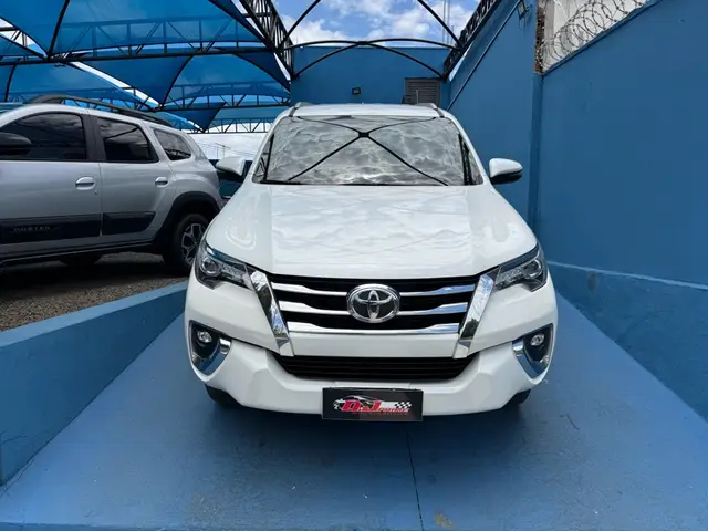 Carro Toyota SW4 2020 2.8 TDI SRX 5L 4x4 (Aut)