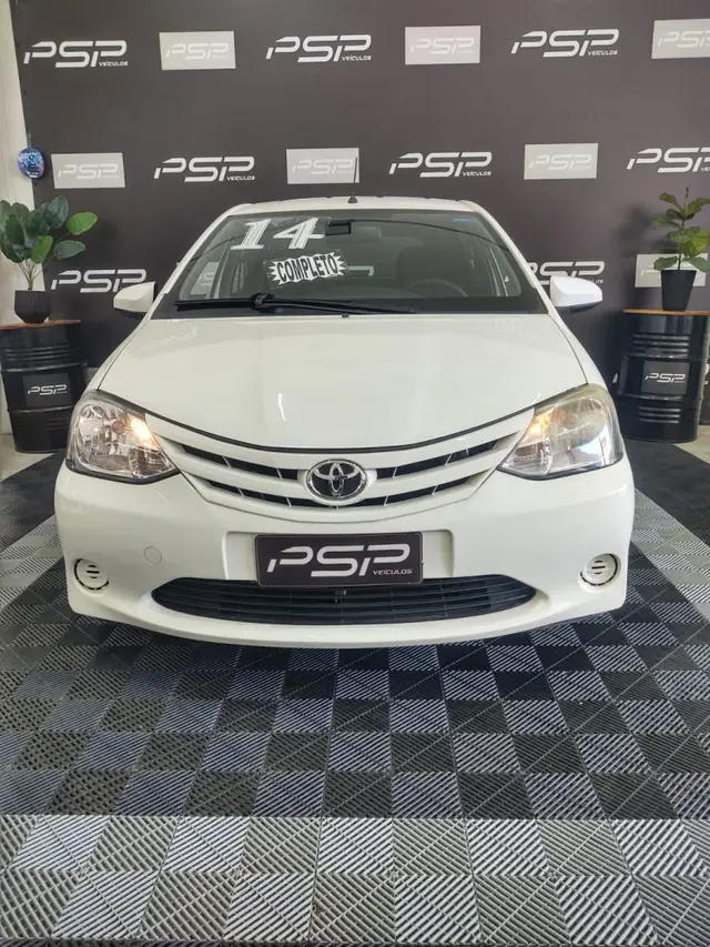 Carro Toyota Etios 2014 X 1.3 (Flex)