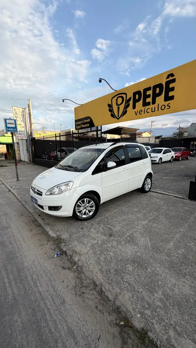 Carro Fiat Idea 2015 Attractive 1.4 8V (Flex)