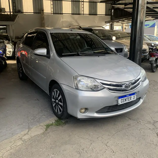 Carro Toyota Etios Sedan 2016 Platinum 1.5 (Flex)