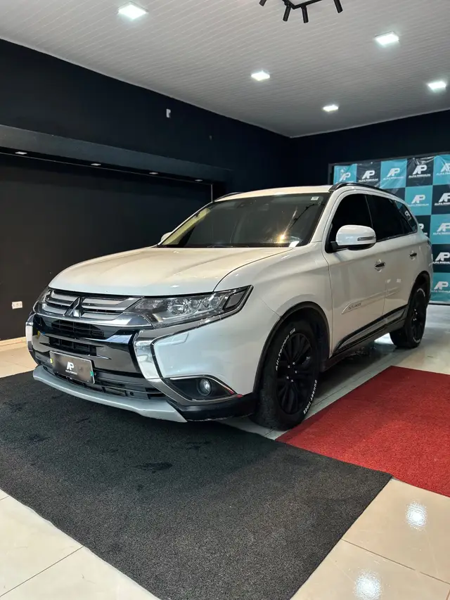 Carro Mitsubishi Outlander 2016 2.2 DI-D 4WD (Aut)