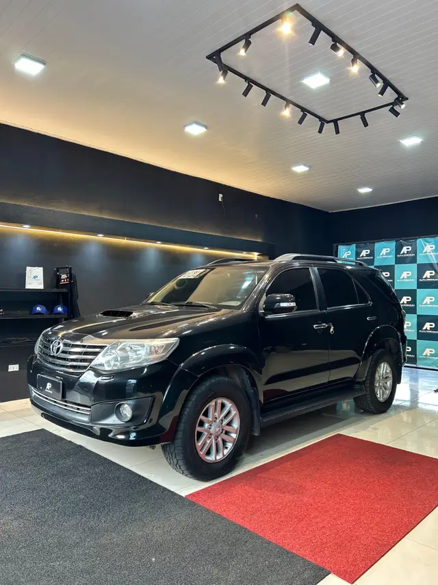 Carro Toyota Hilux SW4 2013 SRV 3.0 4X4 (7 Lugares)