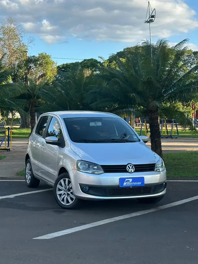 Carro Volkswagen Fox 2014 1.0 TEC (Flex) 4p