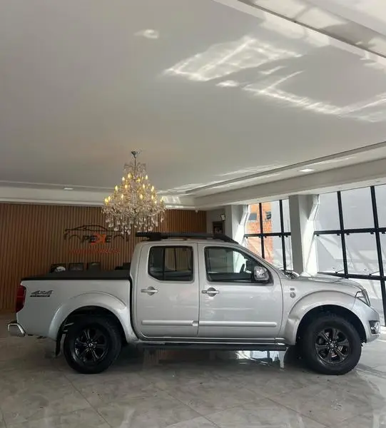 Carro Nissan Frontier 2013 2.5 TD CD 4x2 SV Attack