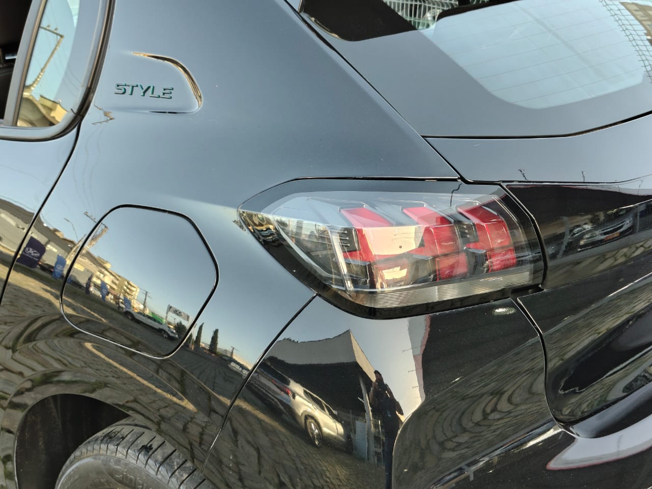 Peugeot-208-Style 1.0 (Flex)