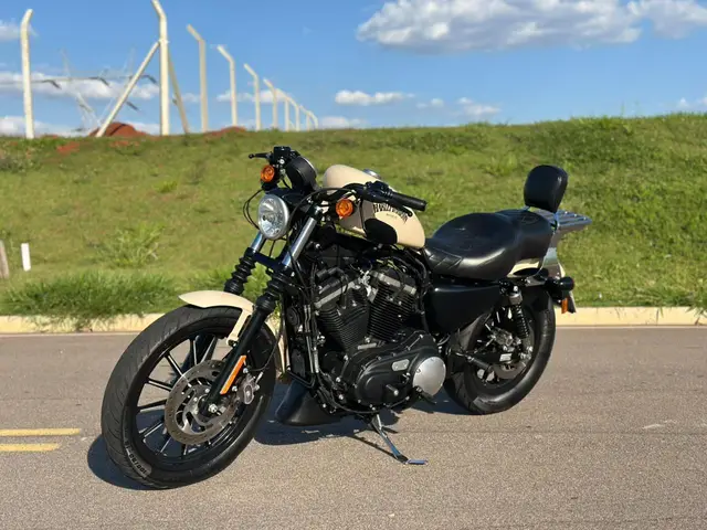 Moto Harley-Davidson Sportster XL 883 2015 Iron