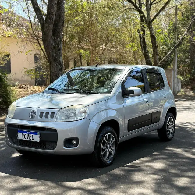 Carro Fiat Uno 2013 Vivace Celeb. 1.0 8V (Flex) 2p