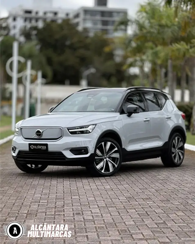 Carro Volvo XC40 2022 Pure (Elétrico)