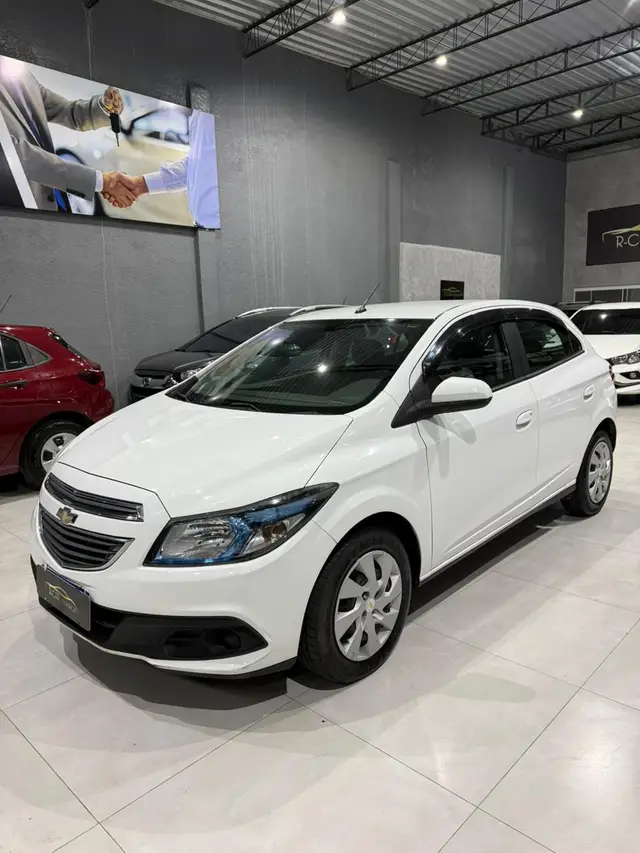 Carro Chevrolet Onix 2015 1.4 LT SPE/4 (Aut)